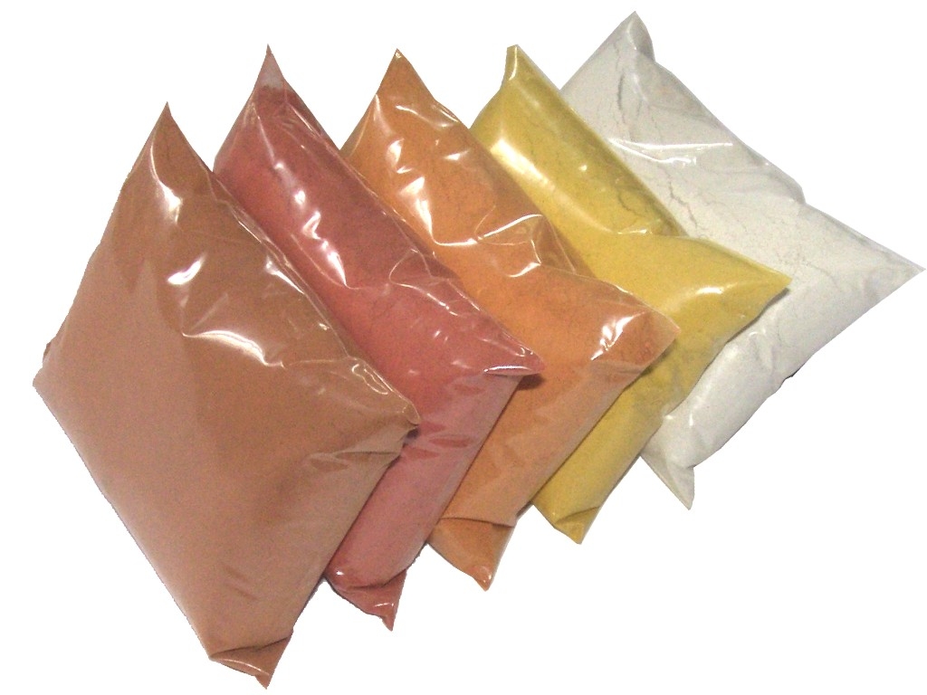 Sacs blanc, jaunes, oranges, rouges et marrons