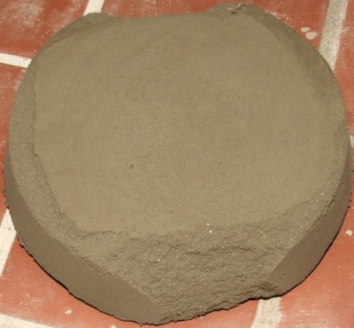 Hier der letzte, experimentelle Block, er ist noch brüchtig, dürfte aber später, mit der Aushärtungszeit des Zementbestandteils durchaus wesentlich an Härte zunehmen, da halte ich euch noch auf dem Laufenden! / DSCF9561.JPG DSCF9561.JPG